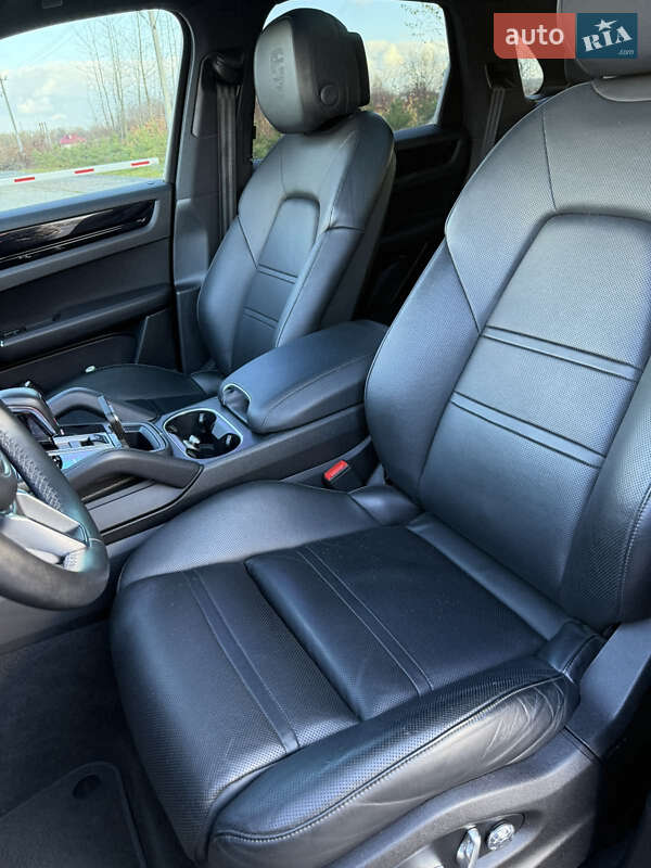 Внедорожник / Кроссовер Porsche Cayenne 2018 в Львове фото 16 Внедорожник / Кроссовер Porsche Cayenne 2018 в Львове