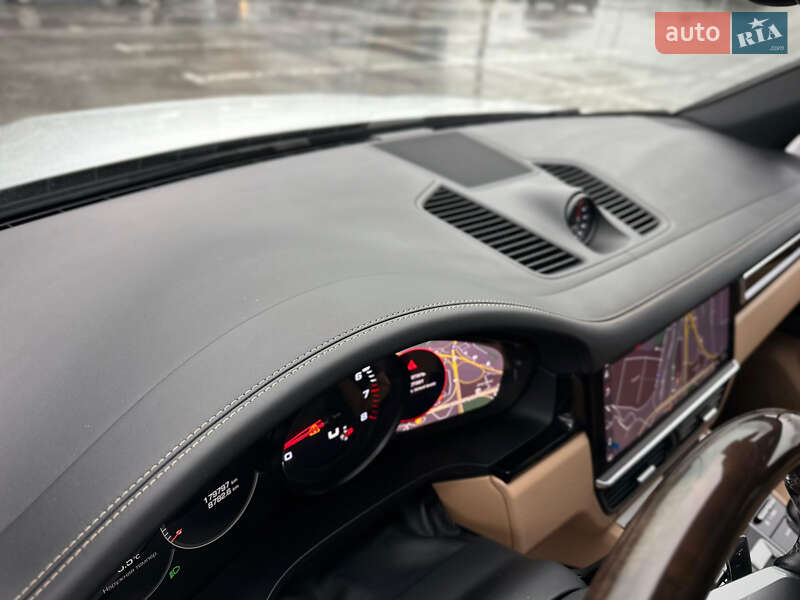 Внедорожник / Кроссовер Porsche Cayenne 2017 в Киеве