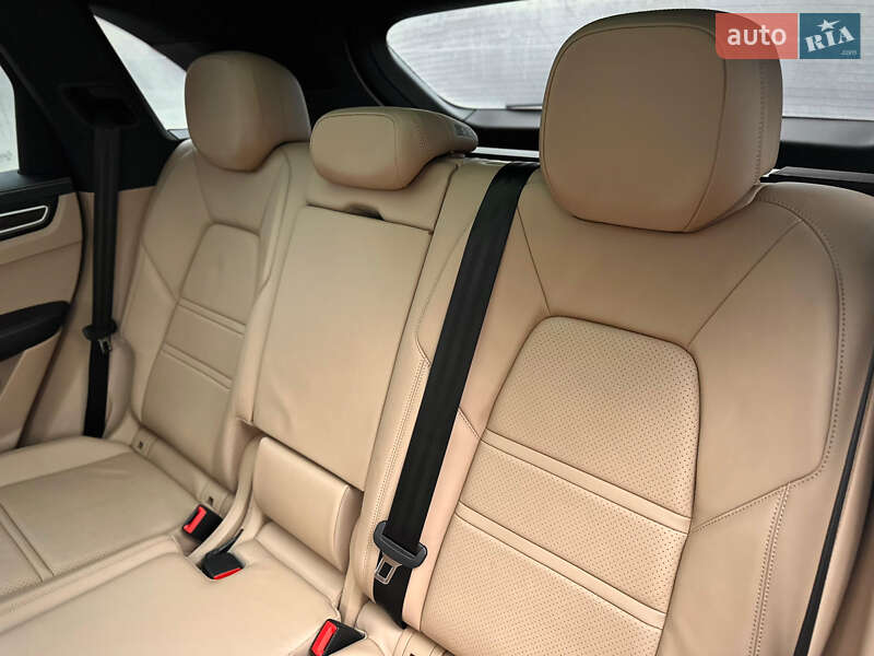 Внедорожник / Кроссовер Porsche Cayenne 2017 в Киеве