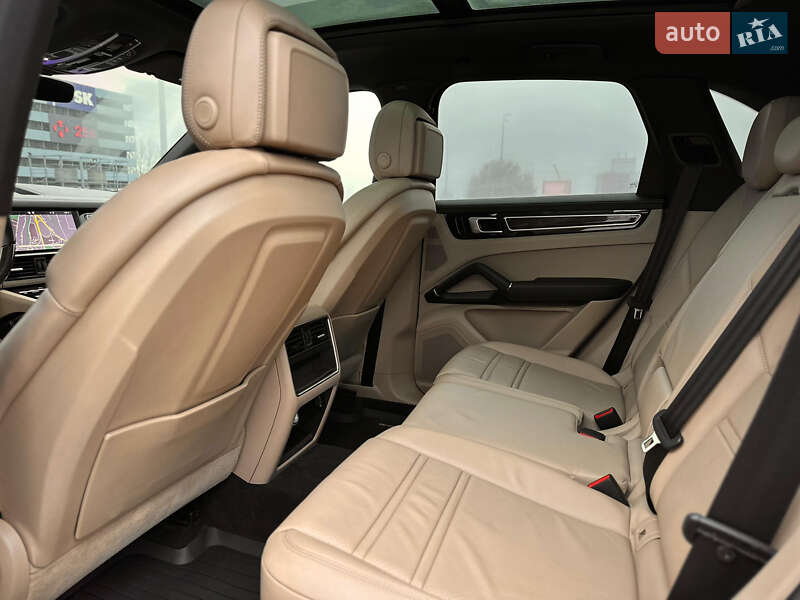 Внедорожник / Кроссовер Porsche Cayenne 2017 в Киеве