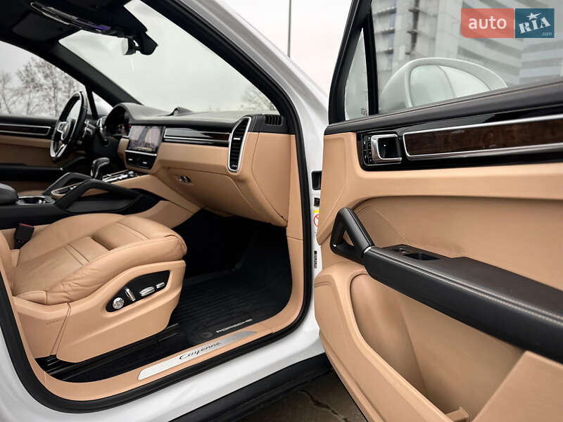 Внедорожник / Кроссовер Porsche Cayenne 2017 в Киеве