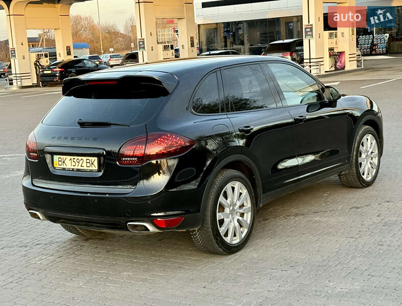 Внедорожник / Кроссовер Porsche Cayenne 2011 в Ровно