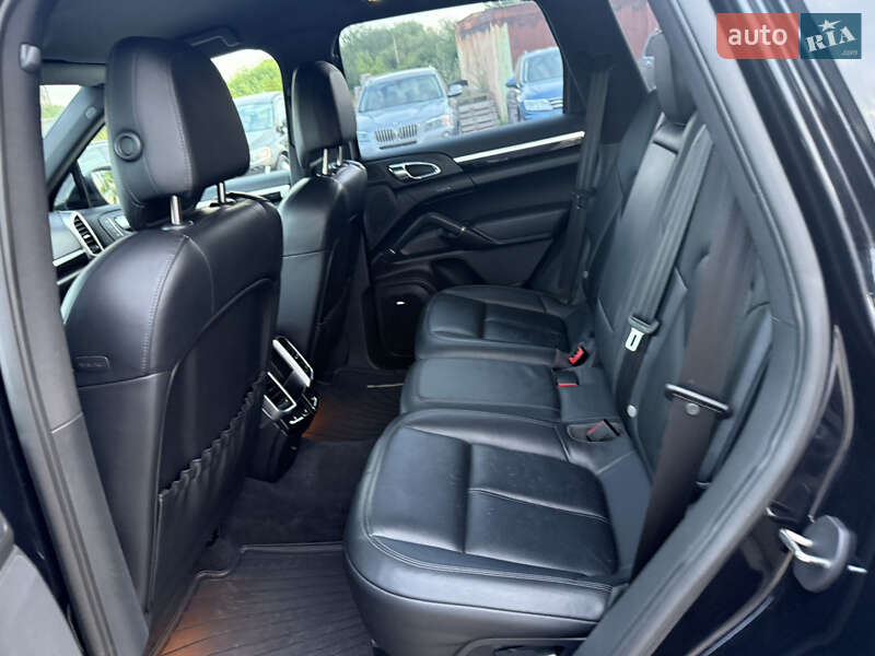 Внедорожник / Кроссовер Porsche Cayenne 2011 в Ровно