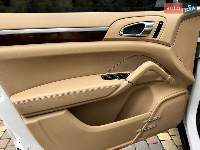 Внедорожник / Кроссовер Porsche Cayenne 2012 в Днепре