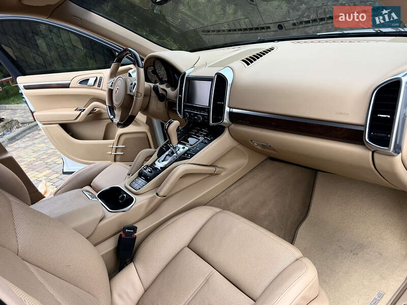 Внедорожник / Кроссовер Porsche Cayenne 2012 в Днепре