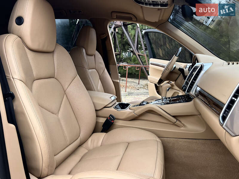 Внедорожник / Кроссовер Porsche Cayenne 2012 в Днепре