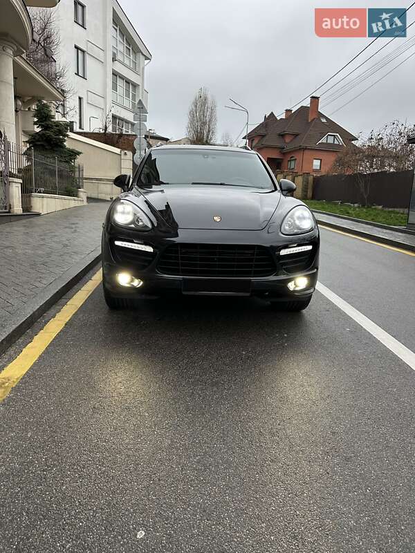 Внедорожник / Кроссовер Porsche Cayenne 2013 в Киеве
