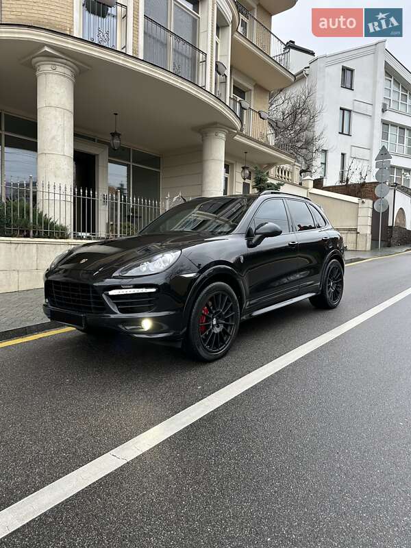 Внедорожник / Кроссовер Porsche Cayenne 2013 в Киеве