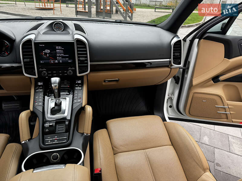 Внедорожник / Кроссовер Porsche Cayenne 2017 в Киеве