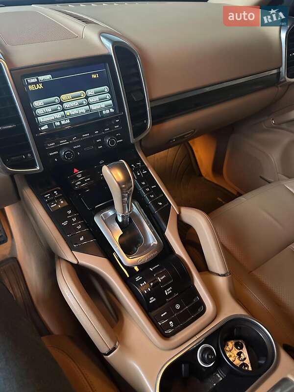 Внедорожник / Кроссовер Porsche Cayenne 2015 в Обухове