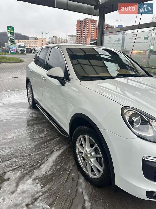 Внедорожник / Кроссовер Porsche Cayenne 2015 в Обухове