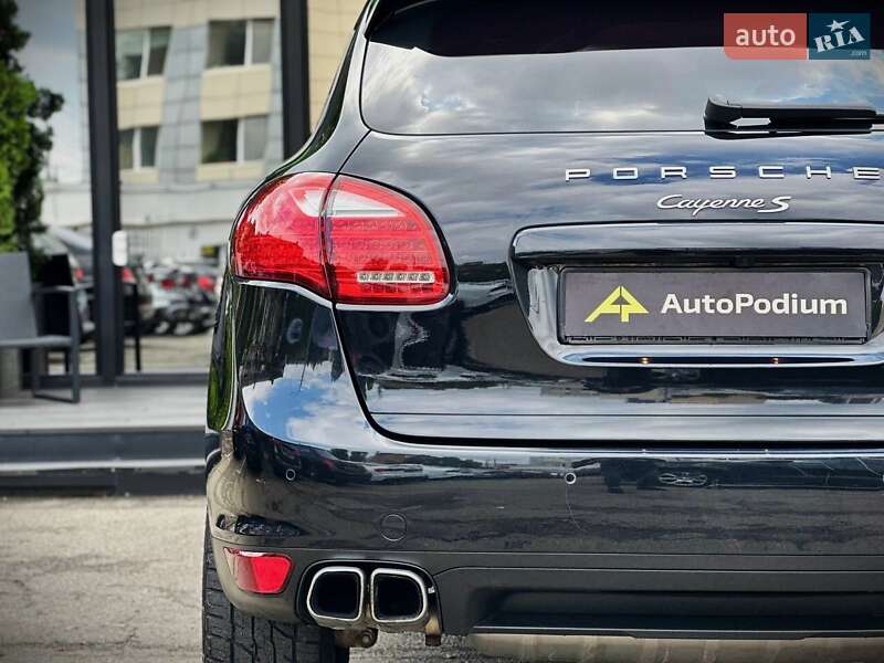 Внедорожник / Кроссовер Porsche Cayenne 2013 в Киеве
