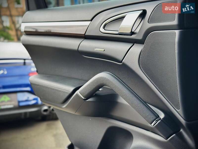 Внедорожник / Кроссовер Porsche Cayenne 2013 в Киеве