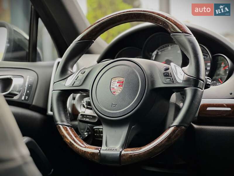 Внедорожник / Кроссовер Porsche Cayenne 2013 в Киеве