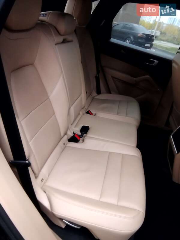 Позашляховик / Кросовер Porsche Cayenne 2018 в Чернігові