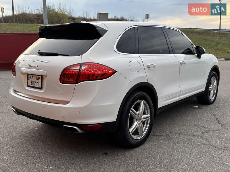 Позашляховик / Кросовер Porsche Cayenne 2013 в Києві