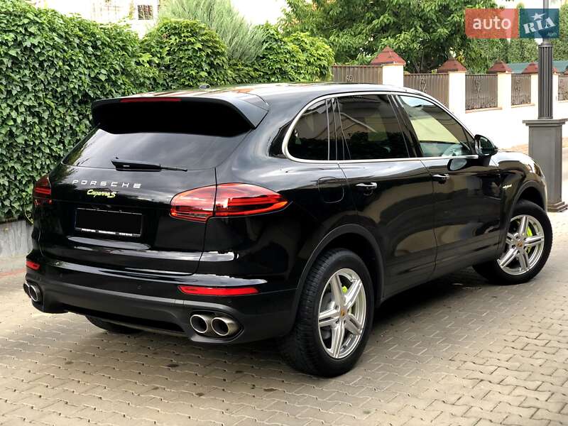 Позашляховик / Кросовер Porsche Cayenne 2015 в Одесі