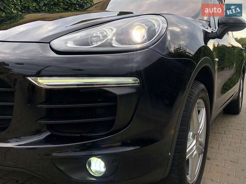 Позашляховик / Кросовер Porsche Cayenne 2015 в Одесі
