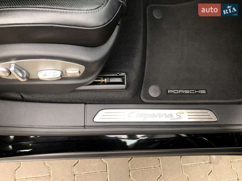 Позашляховик / Кросовер Porsche Cayenne 2015 в Одесі