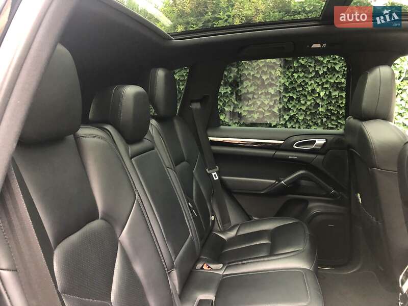 Позашляховик / Кросовер Porsche Cayenne 2015 в Одесі