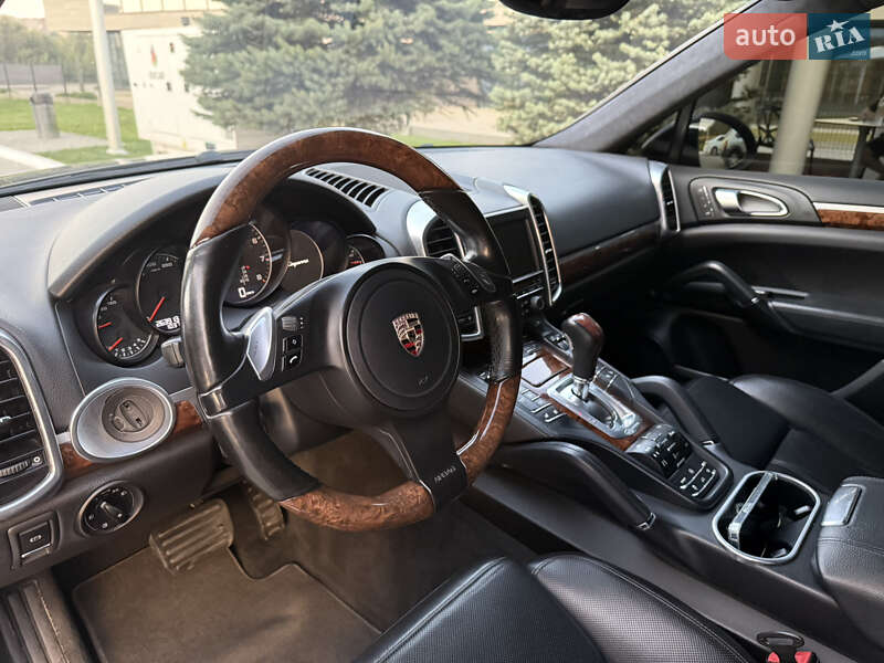 Позашляховик / Кросовер Porsche Cayenne 2010 в Львові