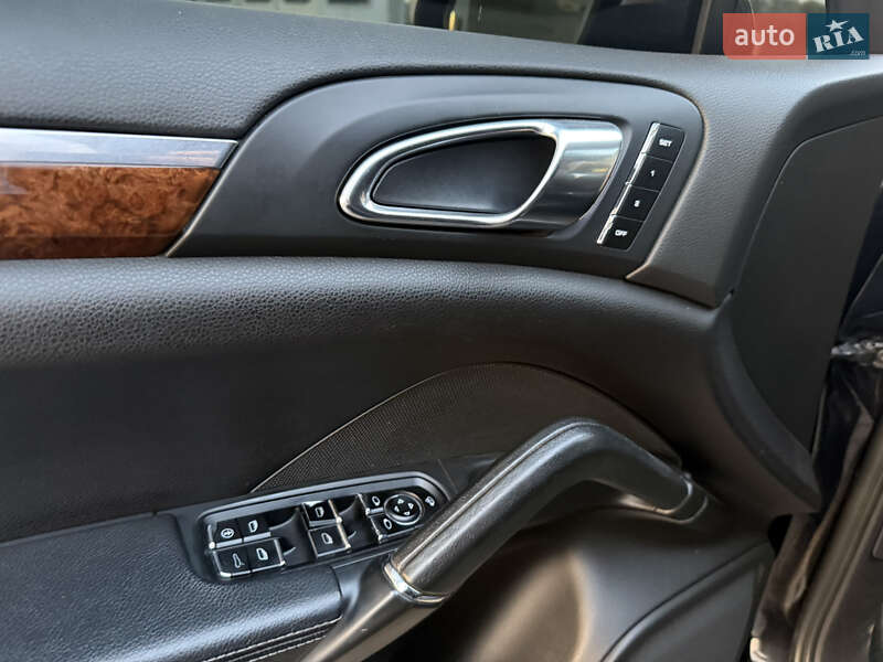 Позашляховик / Кросовер Porsche Cayenne 2010 в Львові
