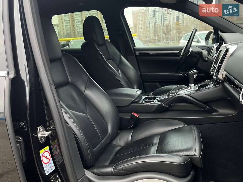Внедорожник / Кроссовер Porsche Cayenne 2013 в Киеве