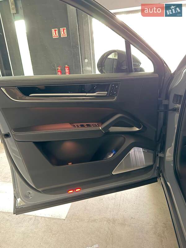 Внедорожник / Кроссовер Porsche Cayenne 2025 в Киеве фото 16 Внедорожник / Кроссовер Porsche Cayenne 2025 в Киеве