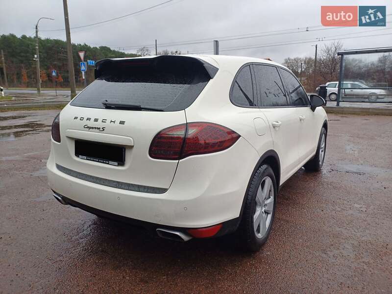 Позашляховик / Кросовер Porsche Cayenne 2011 в Чернігові