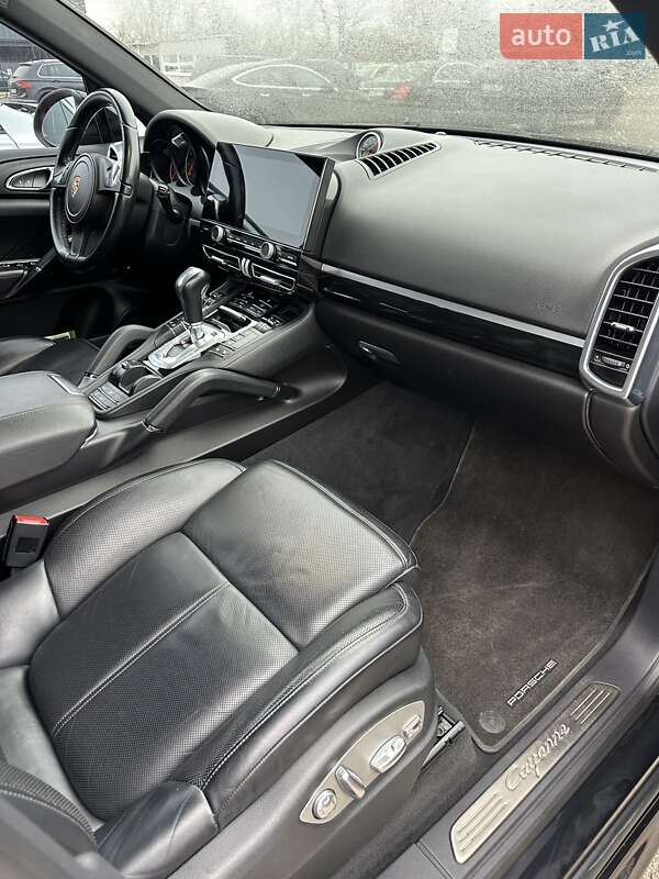 Внедорожник / Кроссовер Porsche Cayenne 2013 в Киеве