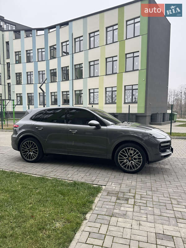 Внедорожник / Кроссовер Porsche Cayenne 2021 в Ивано-Франковске