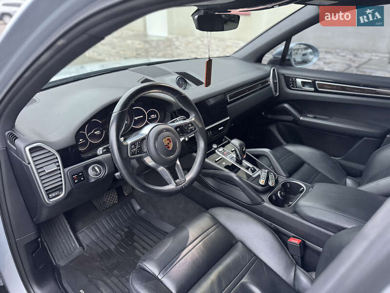 Внедорожник / Кроссовер Porsche Cayenne 2018 в Луцке