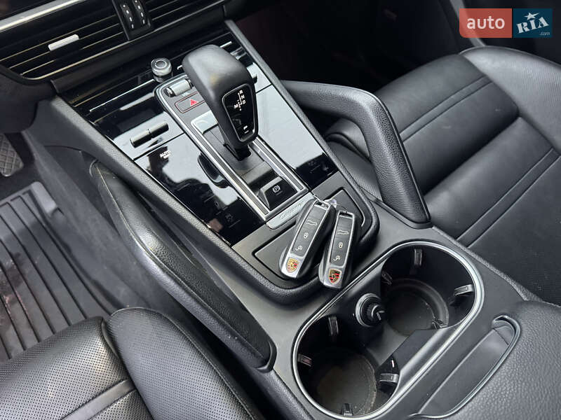 Внедорожник / Кроссовер Porsche Cayenne 2018 в Луцке