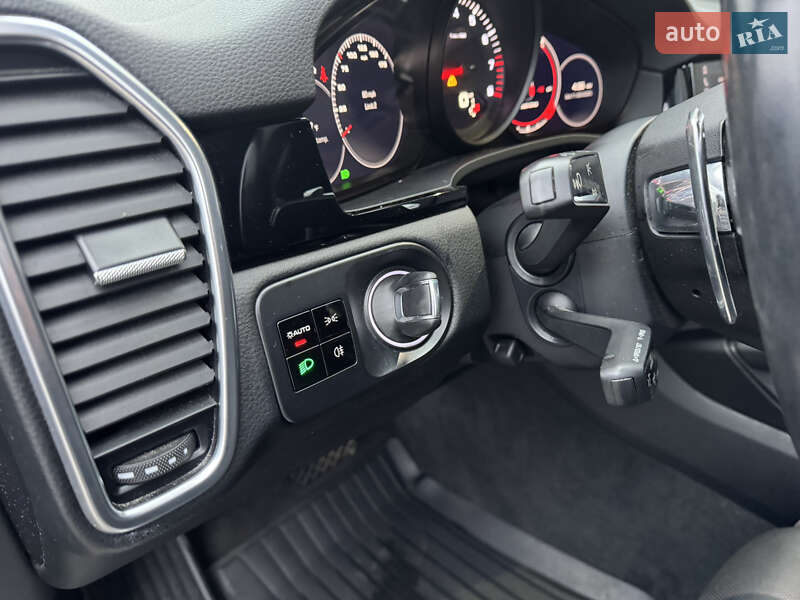 Внедорожник / Кроссовер Porsche Cayenne 2018 в Луцке