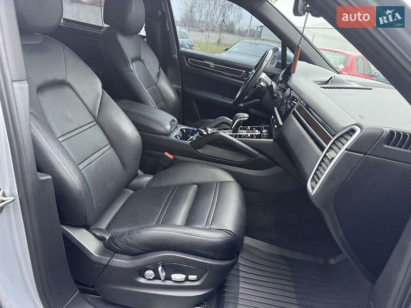 Внедорожник / Кроссовер Porsche Cayenne 2018 в Луцке