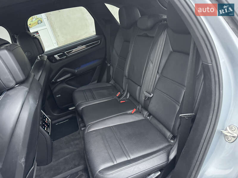 Внедорожник / Кроссовер Porsche Cayenne 2018 в Луцке