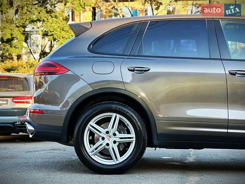 Внедорожник / Кроссовер Porsche Cayenne 2016 в Киеве