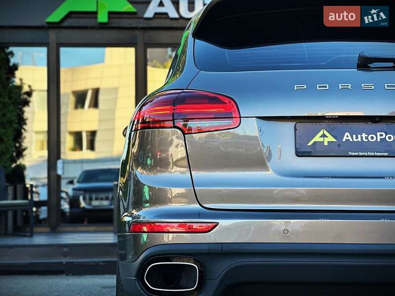 Внедорожник / Кроссовер Porsche Cayenne 2016 в Киеве