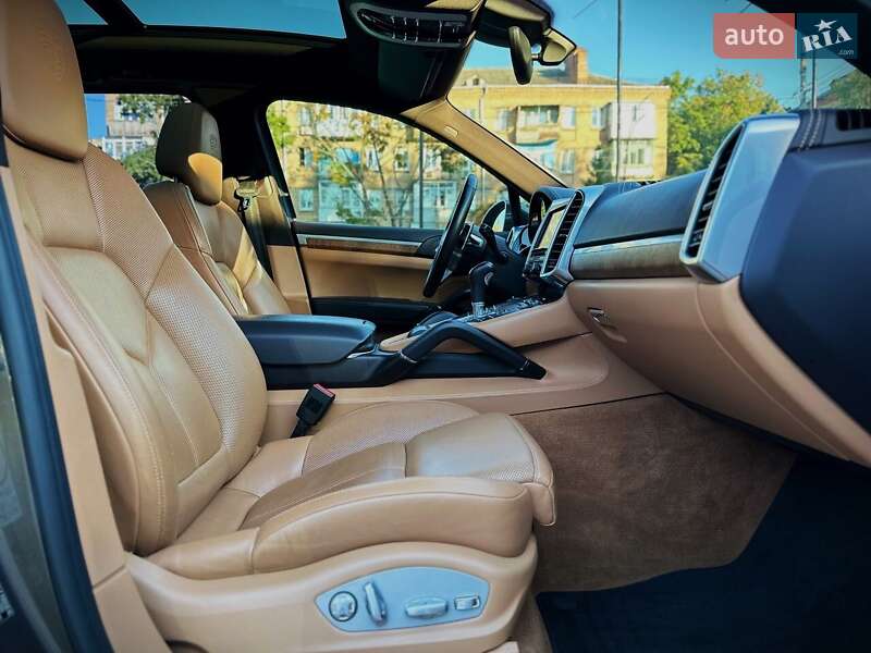 Внедорожник / Кроссовер Porsche Cayenne 2016 в Киеве