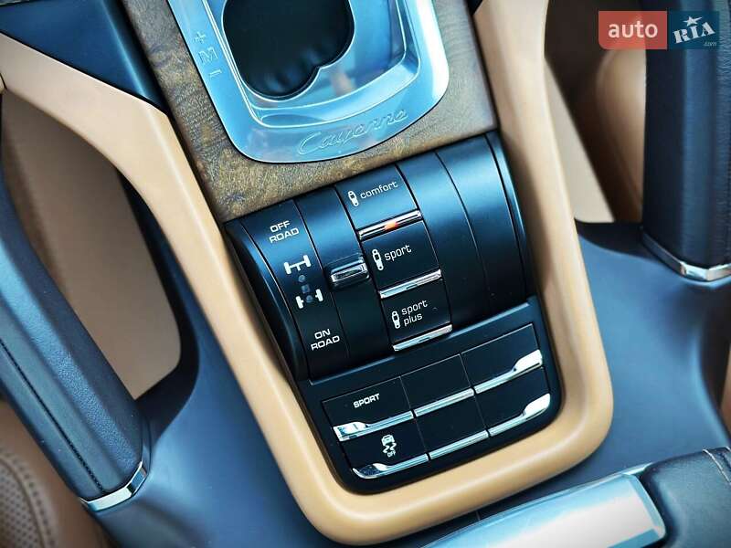 Внедорожник / Кроссовер Porsche Cayenne 2016 в Киеве