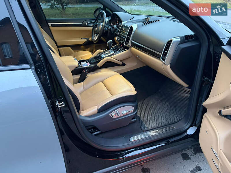 Внедорожник / Кроссовер Porsche Cayenne 2016 в Днепре