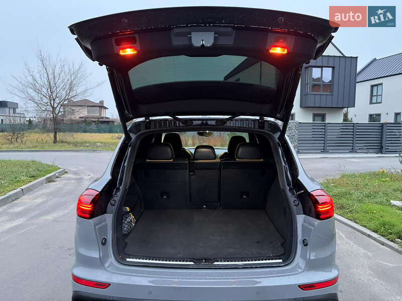 Внедорожник / Кроссовер Porsche Cayenne 2016 в Днепре