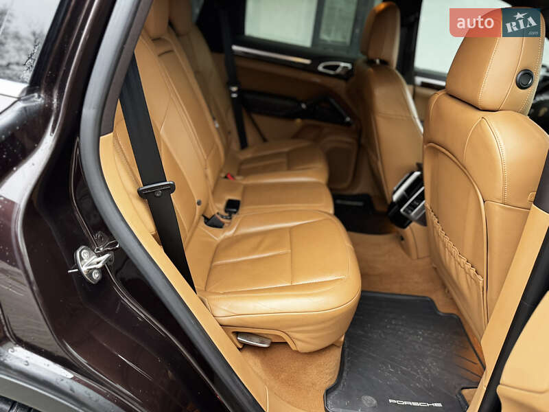 Внедорожник / Кроссовер Porsche Cayenne 2013 в Киеве