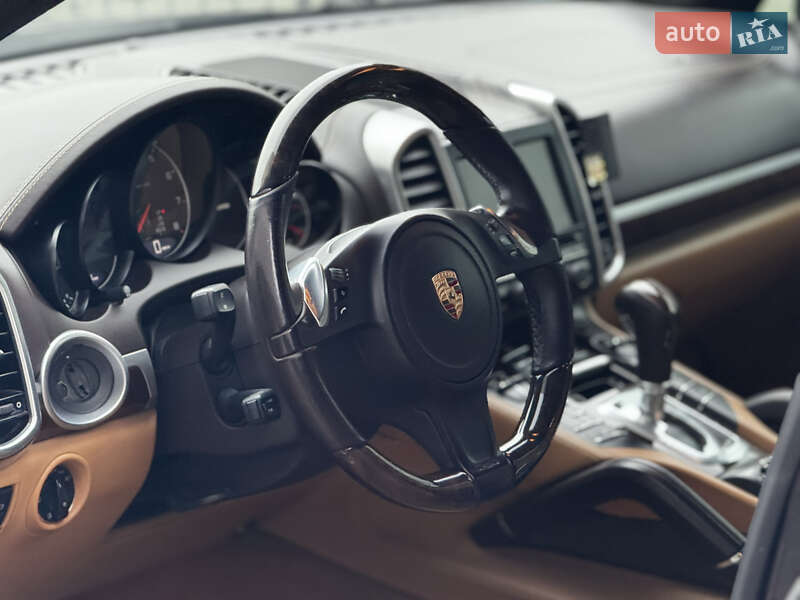 Внедорожник / Кроссовер Porsche Cayenne 2013 в Киеве