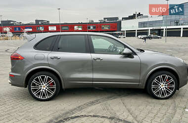 Позашляховик / Кросовер Porsche Cayenne 2016 в Києві