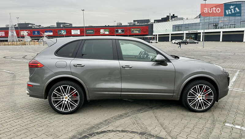 Позашляховик / Кросовер Porsche Cayenne 2016 в Києві