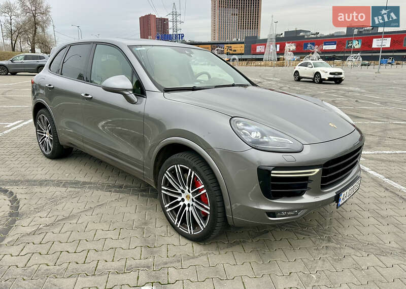 Позашляховик / Кросовер Porsche Cayenne 2016 в Києві