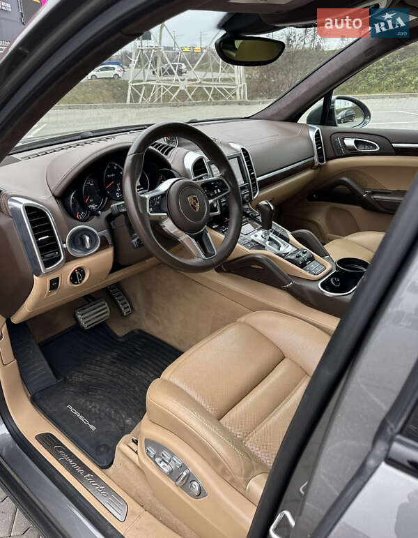 Позашляховик / Кросовер Porsche Cayenne 2016 в Києві