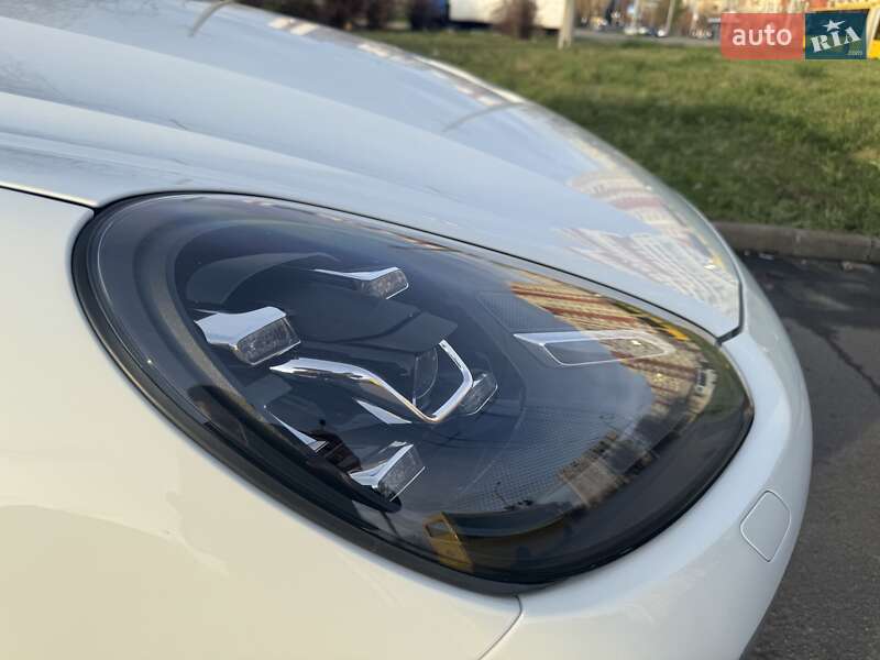 Внедорожник / Кроссовер Porsche Cayenne 2016 в Киеве