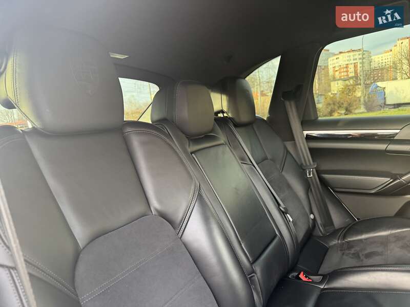 Внедорожник / Кроссовер Porsche Cayenne 2016 в Киеве